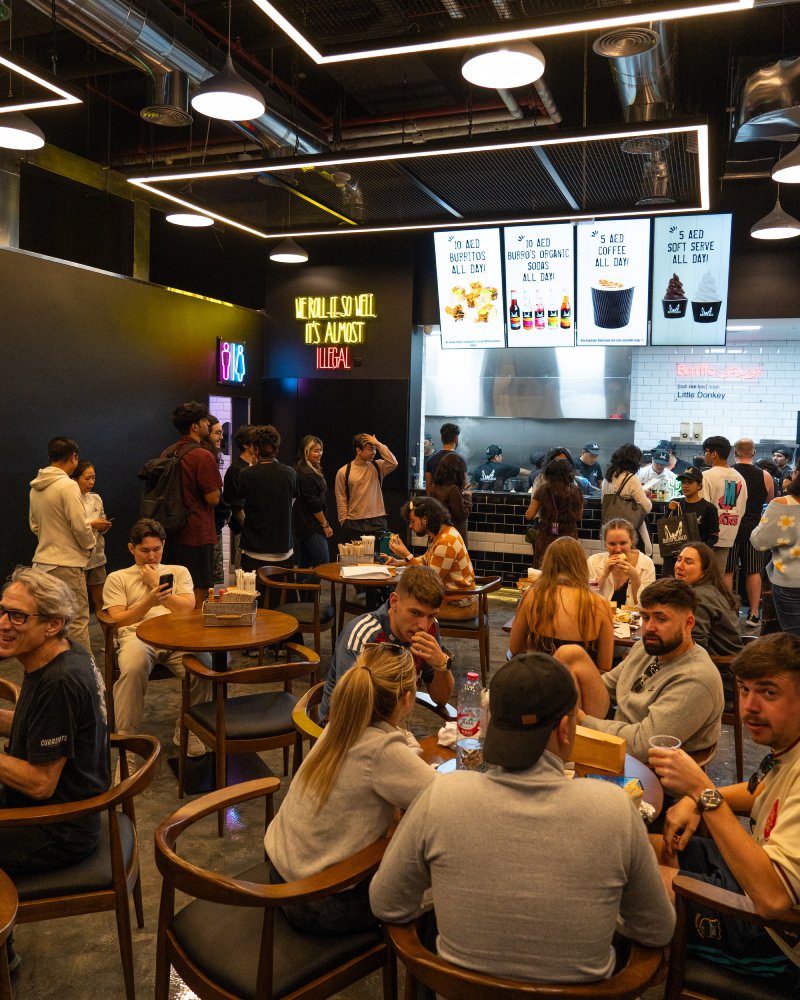 Restaurant crowd